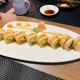 Salmon-Aburi-Spicy-Roll